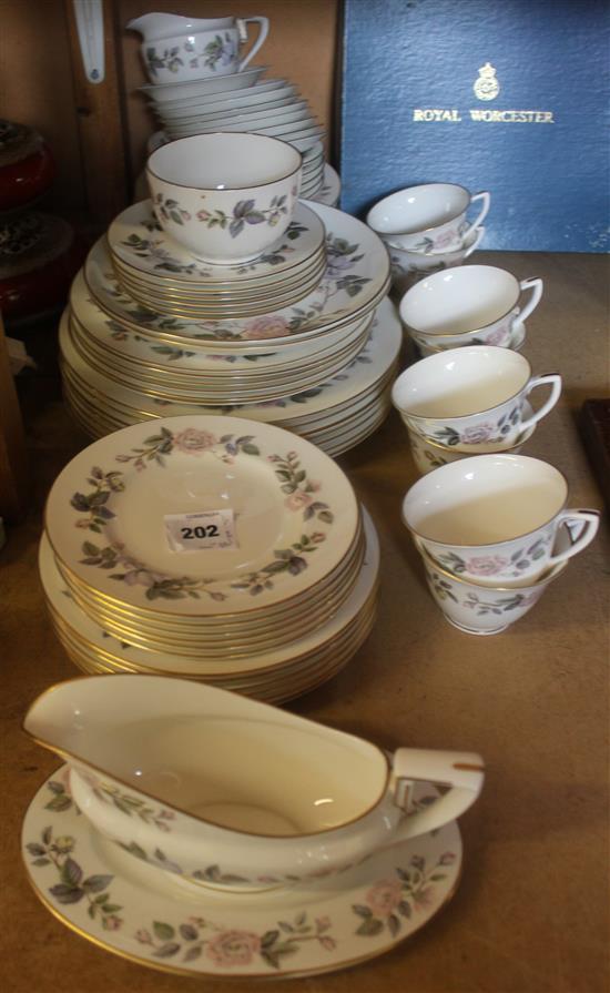 Royal Worcester June Garland port dinner set,